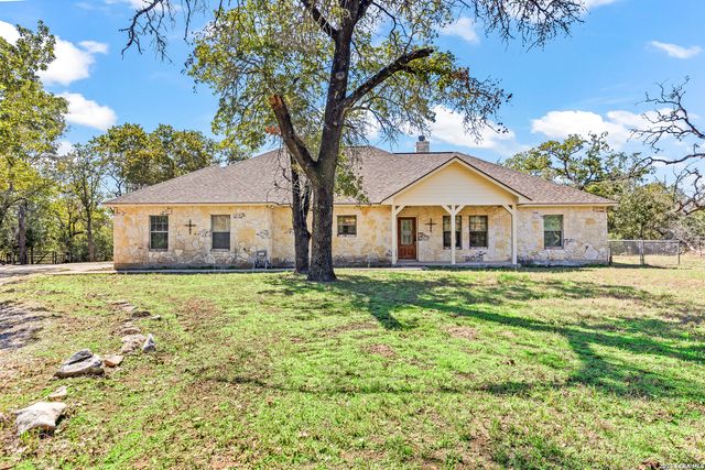 828 County Road 334, Stockdale, TX 78160