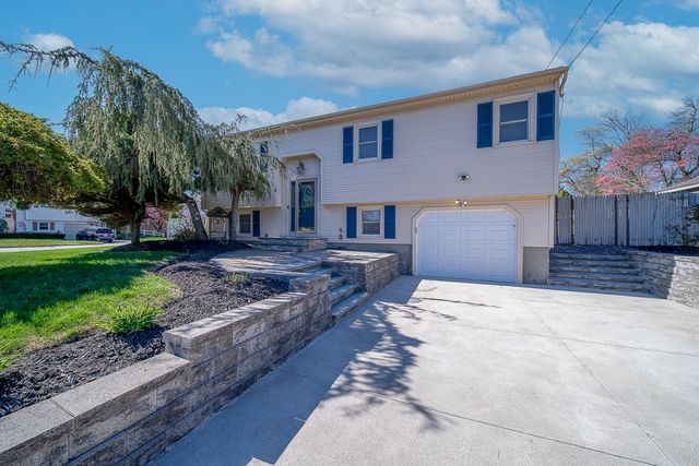 2 Dogwood Drive, Cranston, RI 02921