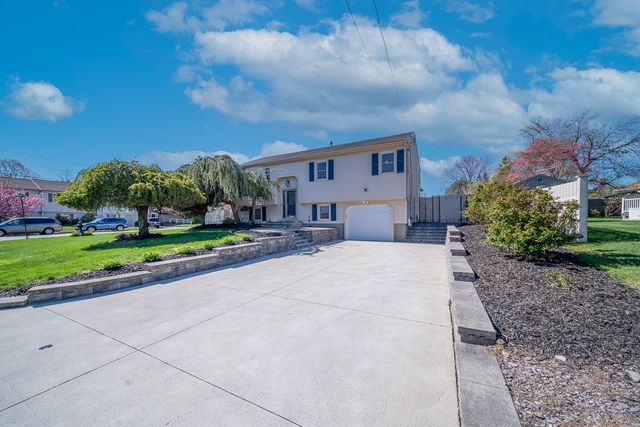 2 Dogwood Drive, Cranston, RI 02921