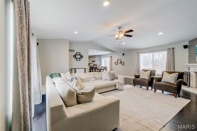 12240 Spring Place Court, Maryland Heights, MO 63043