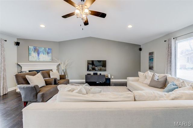 12240 Spring Place Court, Maryland Heights, MO 63043