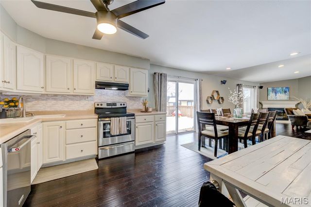 12240 Spring Place Court, Maryland Heights, MO 63043