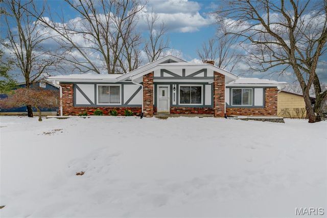 12240 Spring Place Court, Maryland Heights, MO 63043