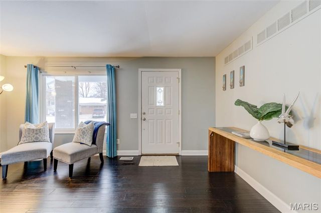 12240 Spring Place Court, Maryland Heights, MO 63043