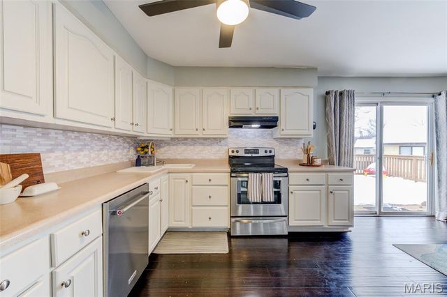 12240 Spring Place Court, Maryland Heights, MO 63043