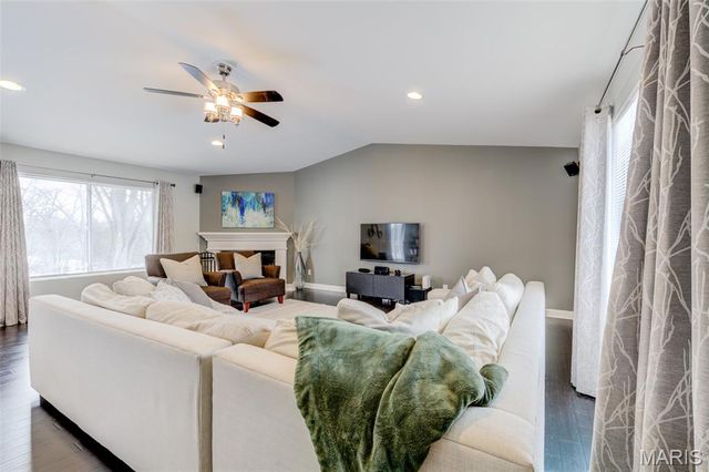 12240 Spring Place Court, Maryland Heights, MO 63043