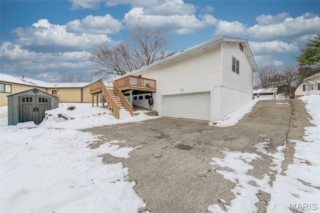 12240 Spring Place Court, Maryland Heights, MO 63043