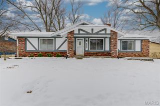 12240 Spring Place Court, Maryland Heights, MO 63043