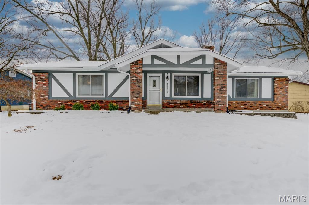 12240 Spring Place Court, Maryland Heights, MO 63043