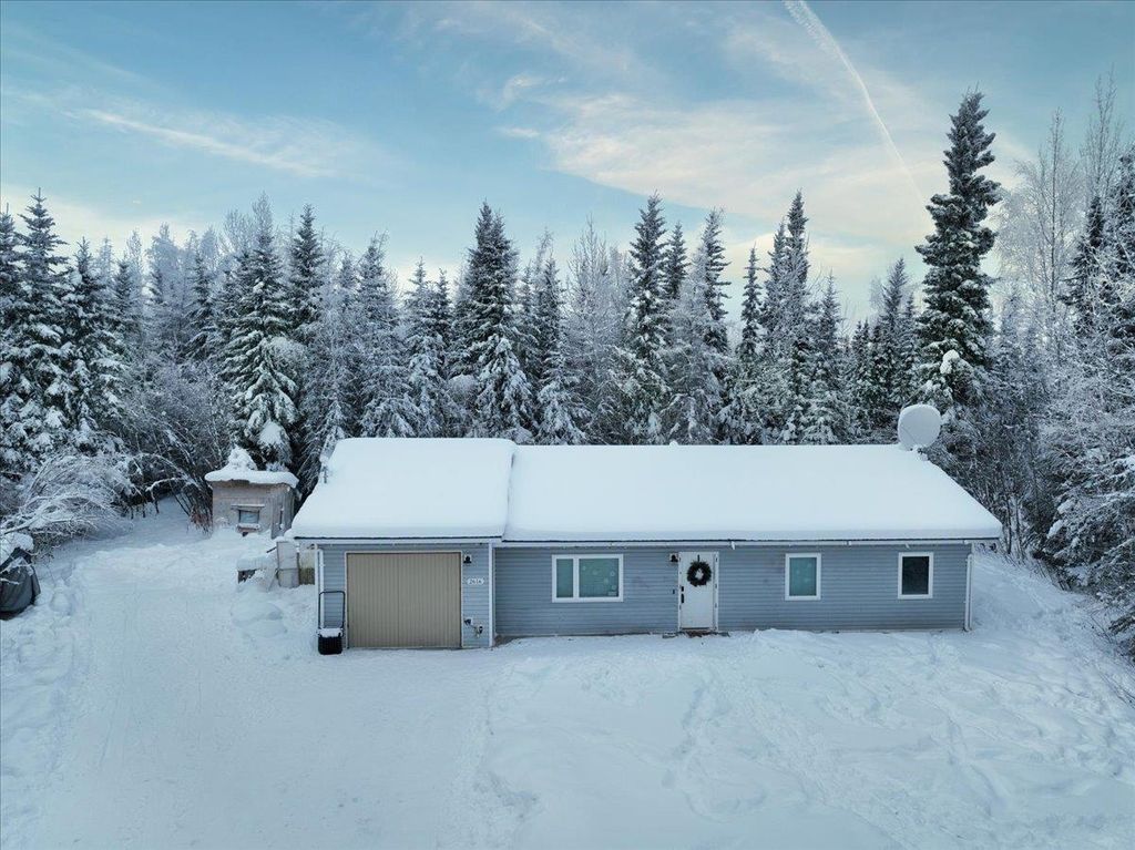 2616 ROSEANNE COURT, North Pole, AK 99705