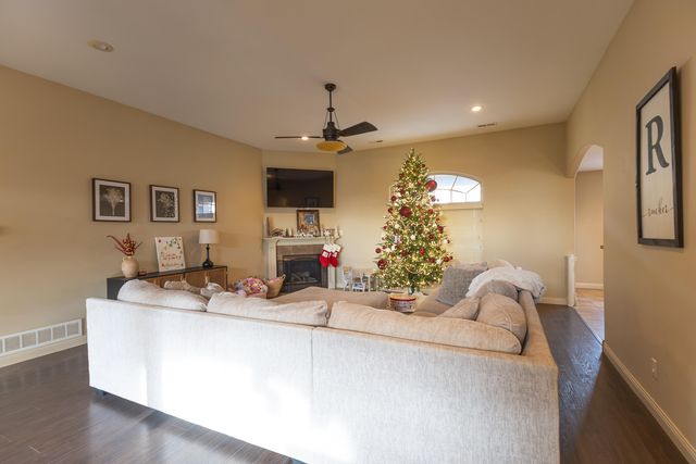 1121 BRADFORD CIR, Moberly, MO 65270