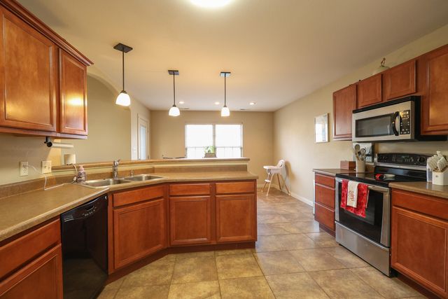 1121 BRADFORD CIR, Moberly, MO 65270