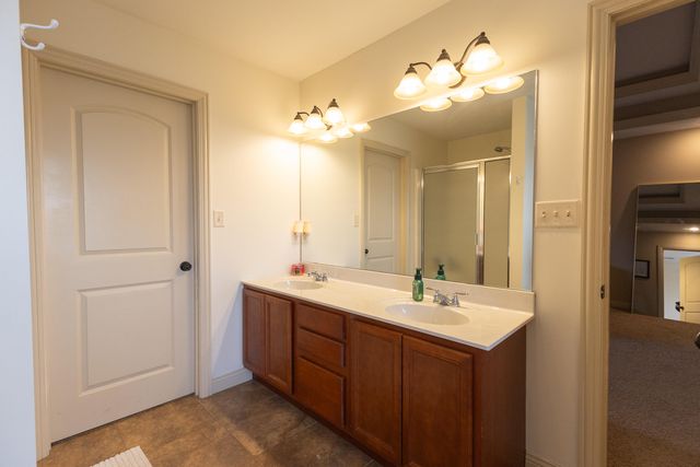 1121 BRADFORD CIR, Moberly, MO 65270