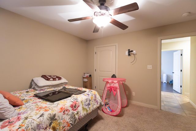 1121 BRADFORD CIR, Moberly, MO 65270