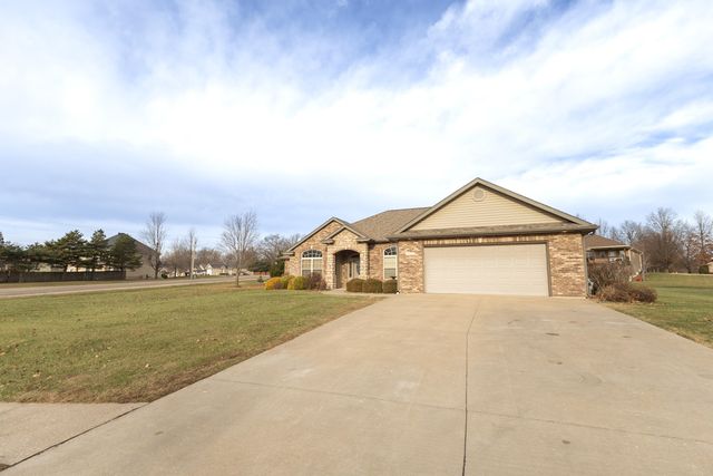 1121 BRADFORD CIR, Moberly, MO 65270