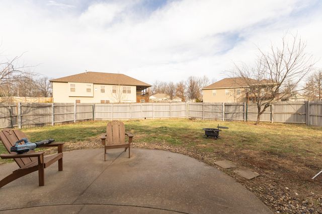 1121 BRADFORD CIR, Moberly, MO 65270