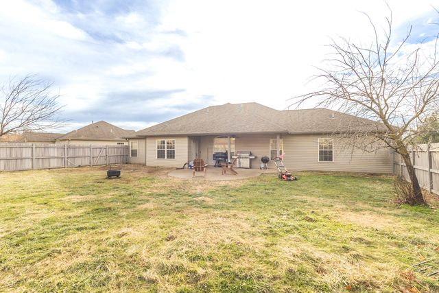 1121 BRADFORD CIR, Moberly, MO 65270