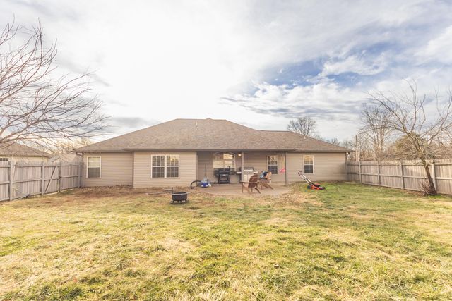 1121 BRADFORD CIR, Moberly, MO 65270
