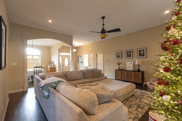 1121 BRADFORD CIR, Moberly, MO 65270