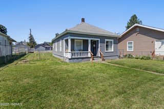 S 204 8th St, Yakima, WA 98901