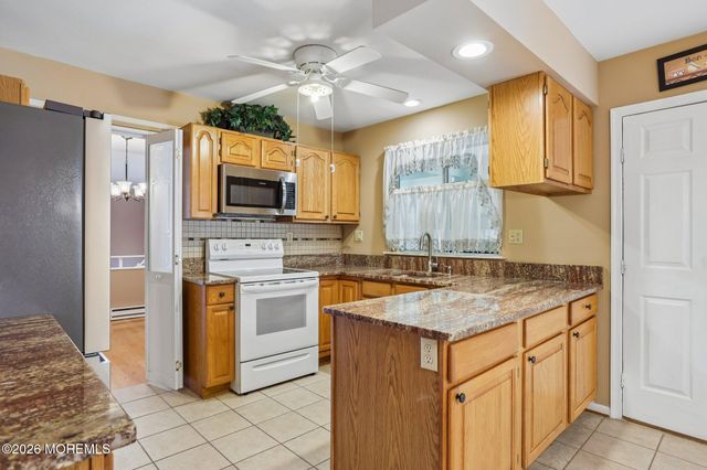 66 Mansfield Avenue, Manchester, NJ 08759