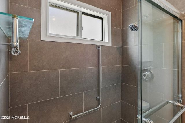 66 Mansfield Avenue, Manchester, NJ 08759