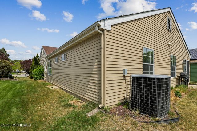 66 Mansfield Avenue, Manchester, NJ 08759