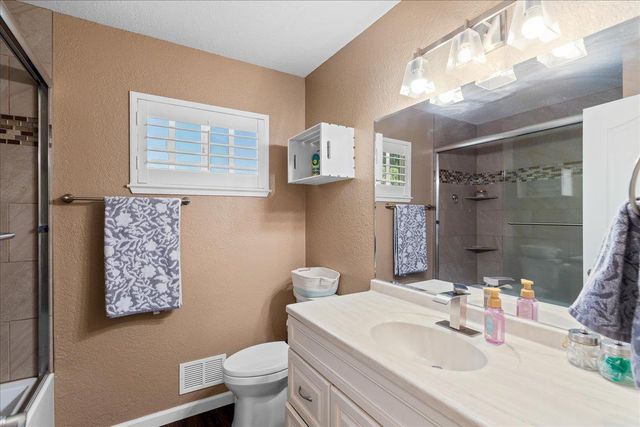4649 Kentucky Ave, Oakdale, CA 95361