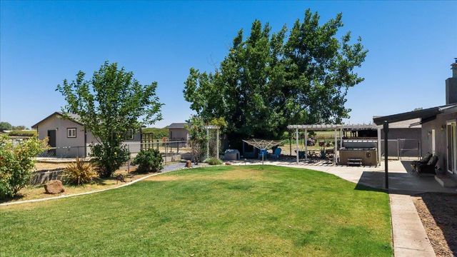 4649 Kentucky Ave, Oakdale, CA 95361