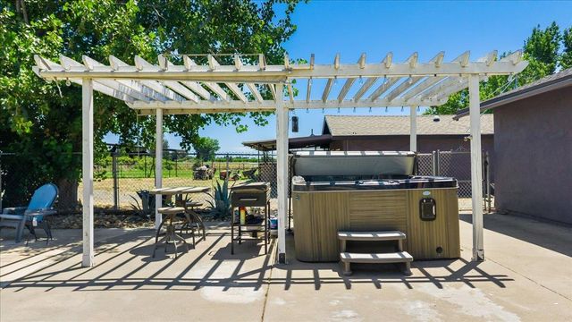 4649 Kentucky Ave, Oakdale, CA 95361