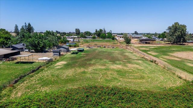4649 Kentucky Ave, Oakdale, CA 95361