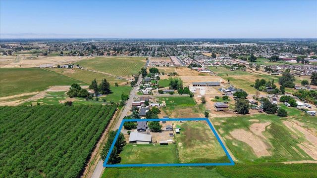 4649 Kentucky Ave, Oakdale, CA 95361