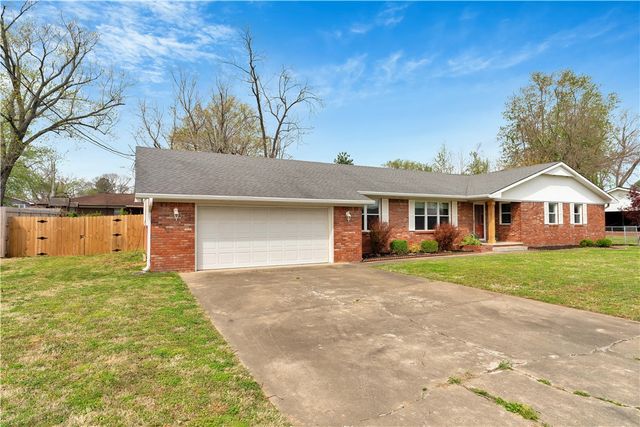 405 Magnolia Drive, Bentonville, AR 72712
