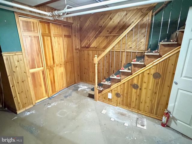 331 SUNSET RD, Reading, PA 19611