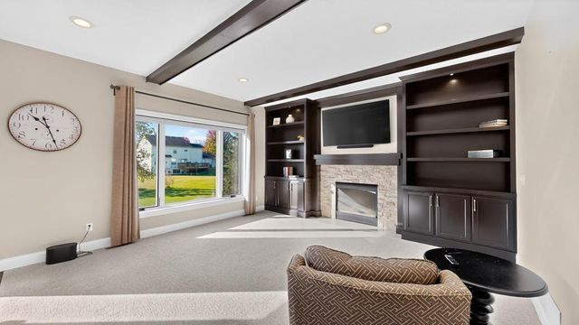 8690 W 176th Street W, Lakeville, MN 55044