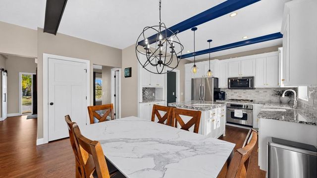 8690 W 176th Street W, Lakeville, MN 55044