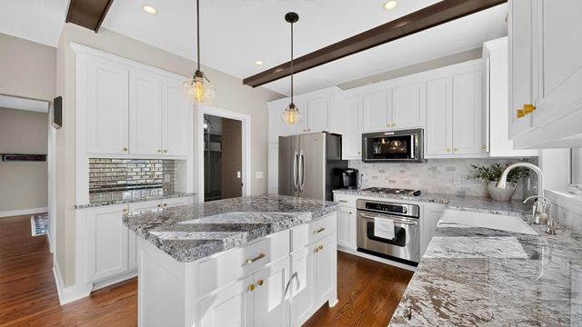 8690 W 176th Street W, Lakeville, MN 55044