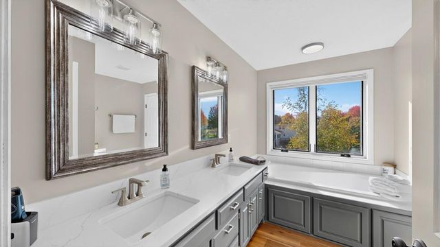 8690 W 176th Street W, Lakeville, MN 55044