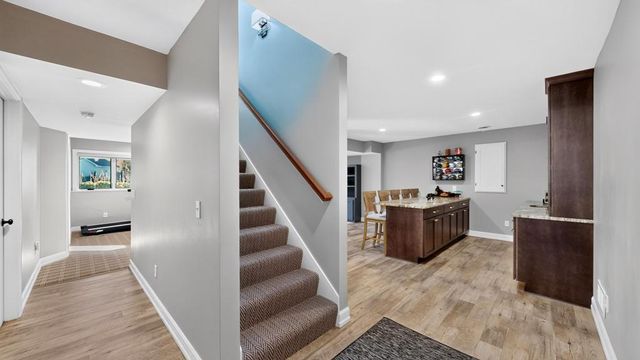 8690 W 176th Street W, Lakeville, MN 55044