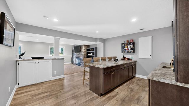 8690 W 176th Street W, Lakeville, MN 55044