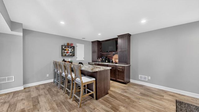 8690 W 176th Street W, Lakeville, MN 55044