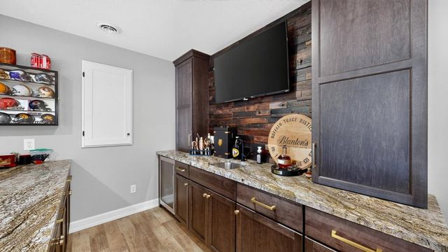 8690 W 176th Street W, Lakeville, MN 55044