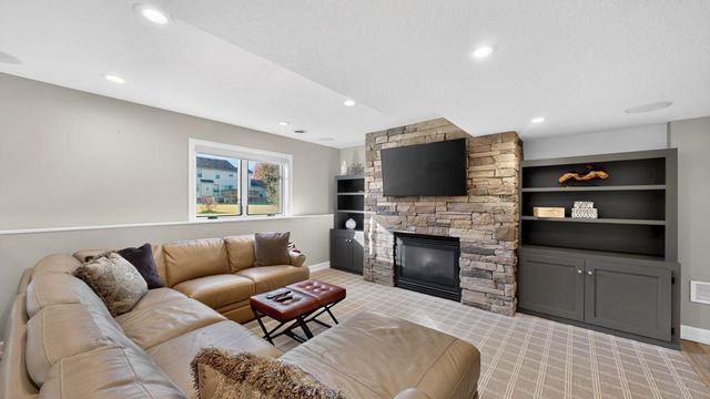 8690 W 176th Street W, Lakeville, MN 55044