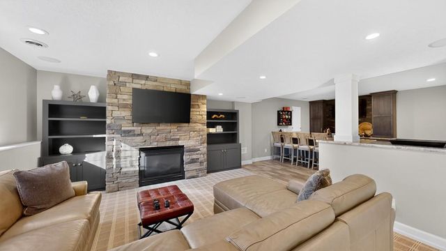 8690 W 176th Street W, Lakeville, MN 55044