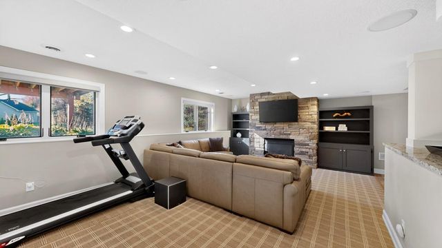 8690 W 176th Street W, Lakeville, MN 55044