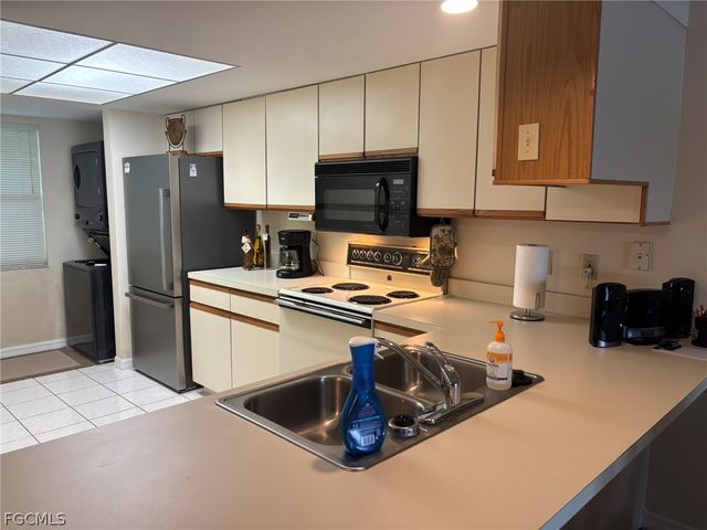 4500 SE 5th PL 106, Cape Coral, FL 33904