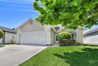 227 E Spinosa Dr, Meridian, ID 83646