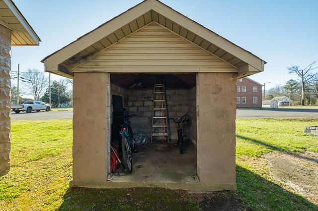 1609 E Lincoln St, Tullahoma, TN 37388