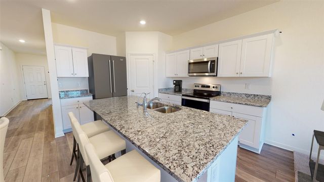 206 Sunlight Lake BLVD, Hutto, TX 78634