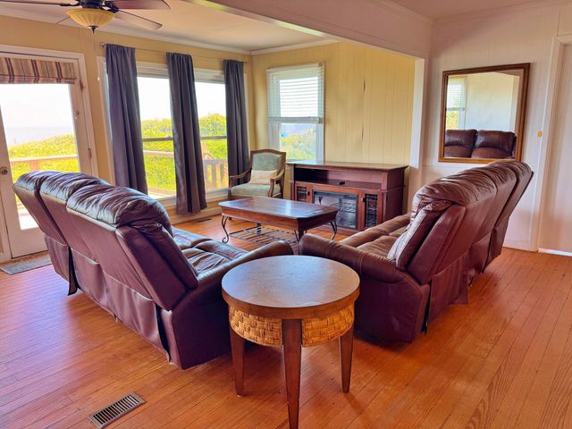 1904 Palmetto Boulevard, Edisto Island, SC 29438